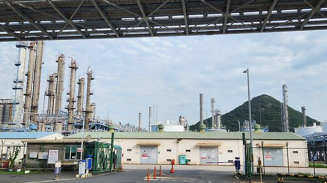 11일 오전 7시 40분쯤 여수국가산단 내 여천NCC 3공장 후문 앞. 지난 8일부터 가동이 중단되면서 공장 노동자들의 발길이 뚝 끊겨 한산하다. ⓒ시사저널 정성환