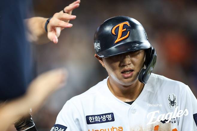 한화 이원석이 14일 대전한화생명볼파크에서 열린 롯데와 홈경기 4-4로 맞선 연장 11회말 2사 만루서 끝내기 밀어내기 볼넷을 얻어내며 승리를 이끌었다. 사진제공｜한화 이글스