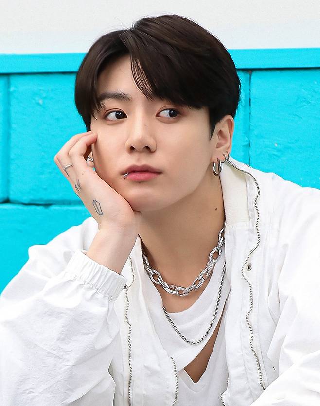 방탄소년단 정국 'GOLDEN', 한터 2003년~2025년 베스트셀러 앨범 솔로 1위..전체 15위