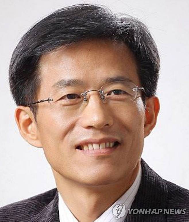 방용승 민주평화통일자문회의 사무처장 [대통령실제공연합자료사진]
* 인물정보 업데이트 후 현직 변경이 있을 수 있습니다.