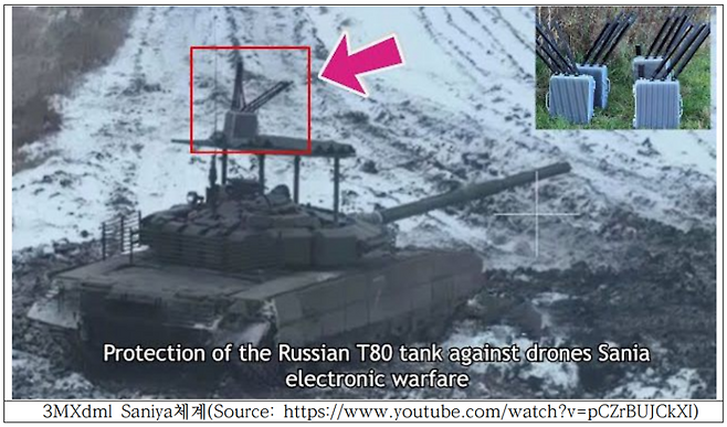상부에 드론 재밍 시스템을 장착한 러시아 T80 전차