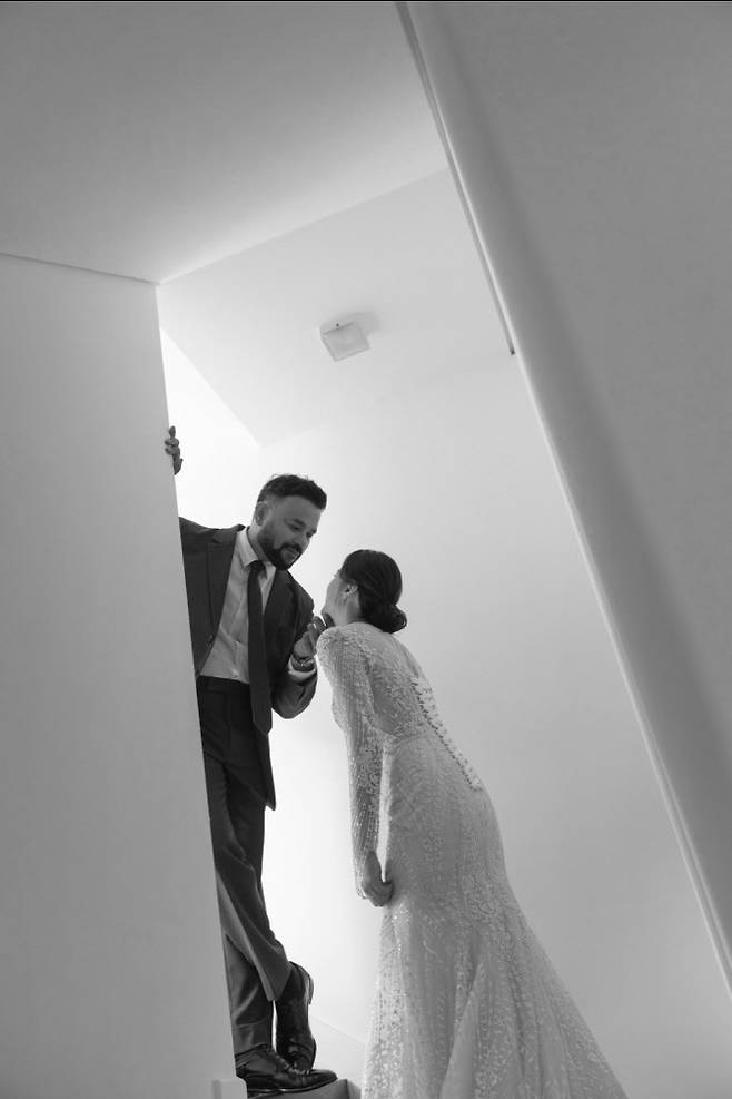 럭키와 예비신부(사진=럭키 SNS)