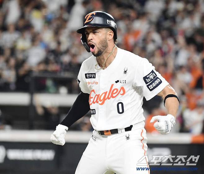 14일 대전 한화생명 볼파크에서 열린 한화와 롯데의 경기. 9회말 롯데 김원중 상대 동점 솔로홈런을 날린 한화 리베라토. 대전=송정헌 기자songs@sportschosun.com/2025.08.14/