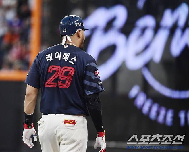 14일 대전 한화생명 볼파크에서 열린 한화와 롯데의 경기. 1회에 이어 4회에도 병살타를 날린 롯데 레이예스. 대전=송정헌 기자songs@sportschosun.com/2025.08.14/