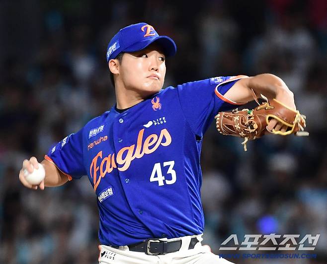 15일 창원NC파크에서 열린 NC와 한화의 경기. 투구하고 있는 한화 정우주. 창원=송정헌 기자songs@sportschosun.com/2025.08.15/