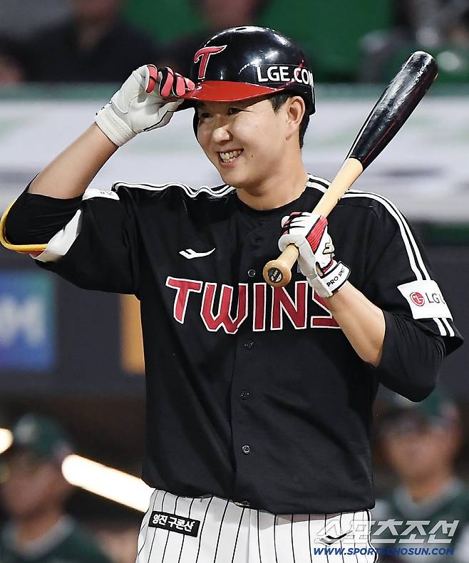 15일 인천 SSG랜더스필드에서 LG-SSG전. 9회초 2사. 유영찬에 타석에 들어서 볼넷을 골라내고 있다. 인천=정재근 기자 cjg@sportschosun.com/2025.8.15/