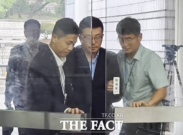 김예성 씨가 15일 오후 12시12분쯤 서울중앙지법에 도착해 법정에 출석하고 있다./뉴시스