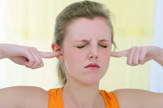 소셜미디어에서 같은 의견만 접하게 되고, 동일 의견이 증폭되는 현상을 막기 힘들다는 연구 결과가 나왔다. 사람들은 유튜브, 페이스북, 인스타그램 등에 빠져 살면서 내가 보고 싶은 것, 듣고 싶은 것만 듣는 경향이 더 심화되고 있다.(제공=클립아트코리아)