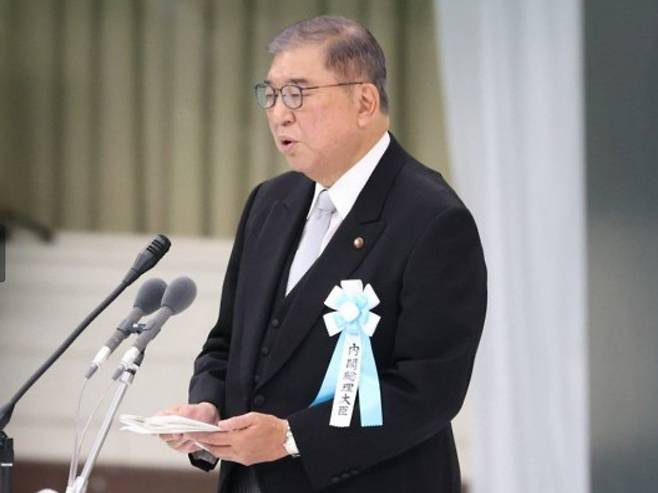 15일 오전 도쿄도 지요다구에서 전국 전몰자 추도식에서 추도사를 낭독하는 이시바 시게루 총리. 아사히신문 제공