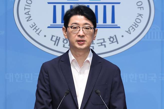 주진우 국민의힘 의원이 13일 오후 서울 여의도 국회 소통관에서 특혜·공범 사면 금지법 발의 기자회견을 하고 있다. 뉴스1