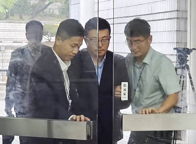 김건희 여사의 집사로 지목된 김예성씨가 15일 서울 서초구 서울중앙지법에 구속 전 피의자심문(영장실질심사)를 받기 위해 이동하고 있다. /사진=뉴시스