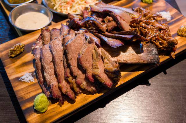 '샤카스 바비큐'의 '비프 스페셜 프라임(브리스킷, 비프립, 풀드비프).' 장준우 제공