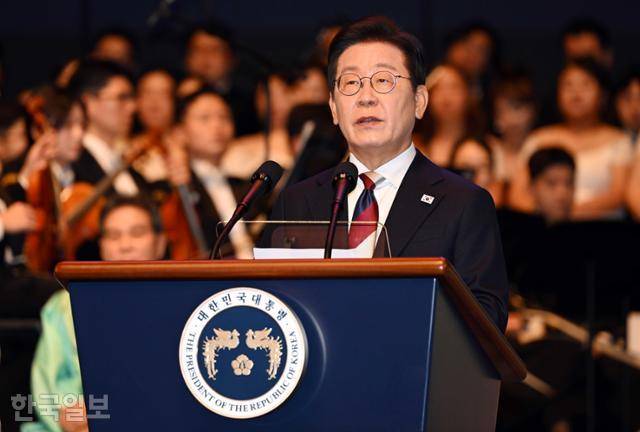 이재명 대통령이 15일 서울 종로구 세종문화회관에서 열린 제80주년 광복절 경축식에서 경축사를 하고 있다. 왕태석 선임기자