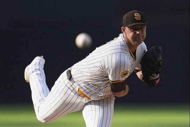 <yonhap photo-1809=""> San Diego Padres starting pitcher Michael King works against a Boston Red Sox batter during the first inning of a baseball game Saturday, Aug. 9, 2025, in San Diego. (AP Photo/Gregory Bull)/2025-08-10 10:56:55/ <저작권자 ⓒ 1980-2025 ㈜연합뉴스. 무단 전재 재배포 금지, AI 학습 및 활용 금지></yonhap>