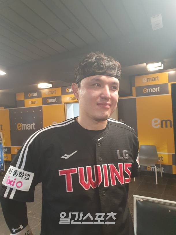 15일 인천 SSG전을 승리로 이끈 뒤 취재진과 인터뷰하는 박동원. 인천=배중현 기자