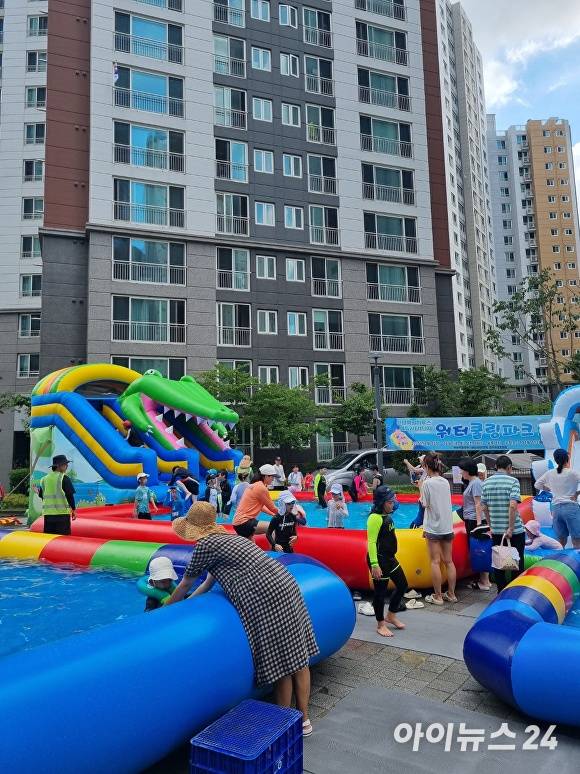 천안역필하우스에듀시티1단지 물놀이 축제장 [사진=박준표 기자]