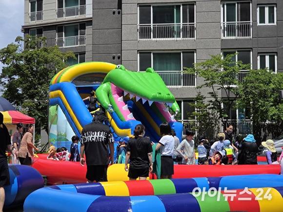 천안역필하우스에듀시티1단지 물놀이 축제장 [사진=박준표 기자]