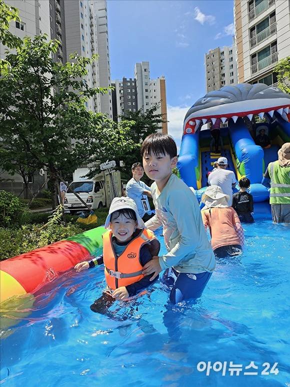 천안역필하우스에듀시티1단지 물놀이 축제장 [사진=박준표 기자]