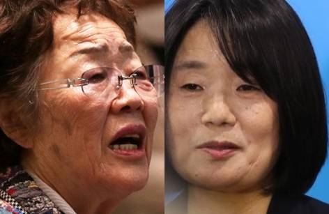 일본군 위안부 피해자인 이용수 할머니와 윤미향 전 민주당 의원. 2020년 5월 이 할머니는 윤 전 의원의 횡령 의혹 등을 폭로해 사회적으로 큰 파문을 일으켰다. [연합뉴스]