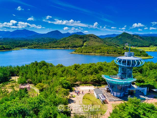 ▲ 명품 석호인 송지호는 철새도래지의 자연이 품은 아름다움과 명사십리 청정 해변을 간직한 힐링 포인트다.