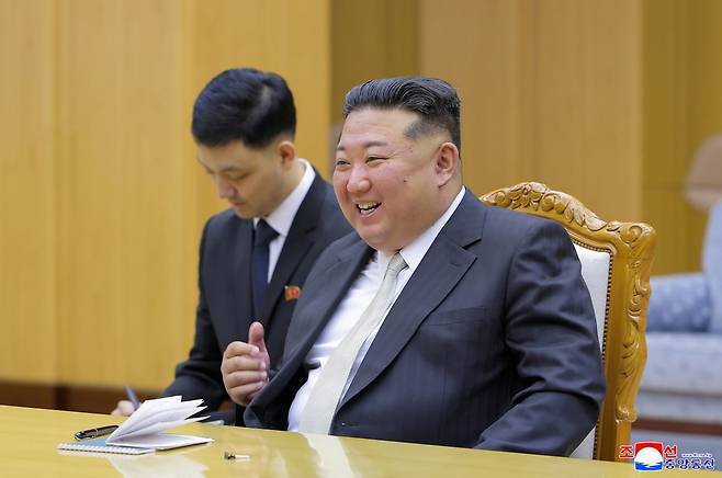 김정은 북한 국무위원장이 지난 14일 오후 조국해방(광복) 80주년을 맞아 축하방문한 뱌체슬라브 볼로진 러시아 국가회의 의장을 접견했다. / 사진=연합뉴스
