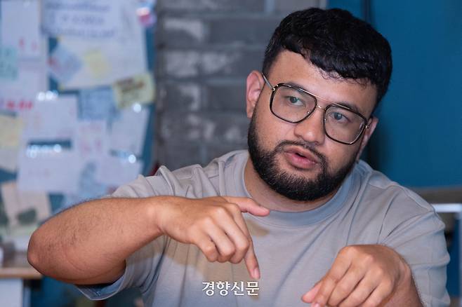 마셜 제도 핵피해 후손인 베네틱 카부아 매디슨 마셜 교육이니셔티브 사무국장이 11일 서울 마포구의 한 숙소 로비에서 경향신문과 인터뷰를 하고 있다. 성동훈 기자