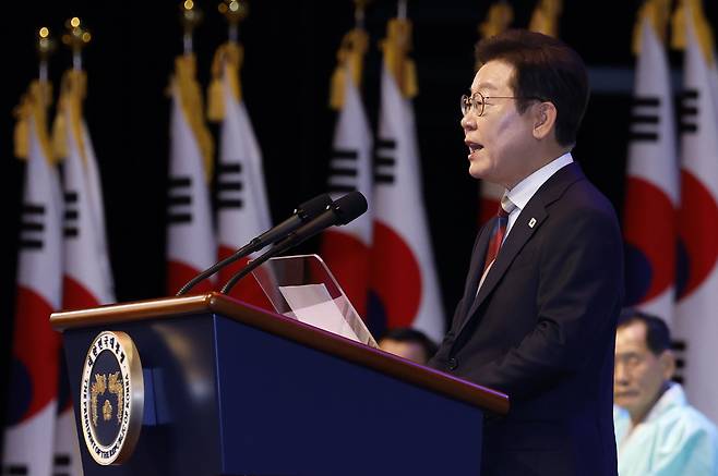 이재명 대통령이 15일 서울 세종문화회관에서 열린 80주년 광복절 경축식에서 경축사를 하고 있다. 대통령실통신사진기자단