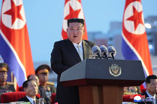 김정은 북한 국무위원장이 지난 14일 평양 개선문광장에서 열린 조국해방(광복) 80주년 경축대회에 참석해 연설했다고 조선중앙통신이 15일 보도했다. 조선중앙통신=연합뉴스
