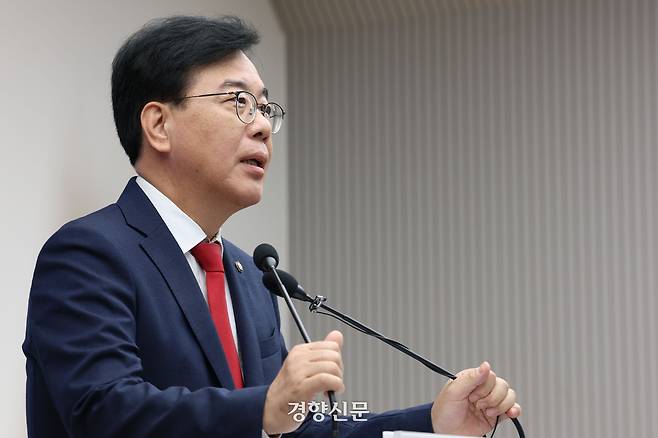 송언석 국민의힘 비상대책위원장 겸 원내대표가 15일 서울 여의도 국민의힘 중앙당사에서 열린 원외당원협의회 운영위원장 협의회 출범식에서 발언하고 있다. 한수빈 기자