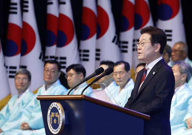 이재명 대통령이 15일 서울 세종문화회관에서 열린 80주년 광복절 경축식에서 경축사를 하고 있다. 대통령실통신사진기자단