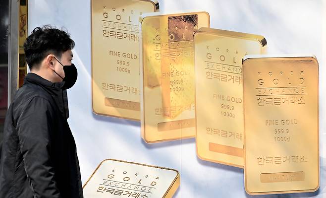미국의 금 관세 해프닝으로 가격이 출렁이면서 금에 관한 관심이 높아지고 있다. 사진은 서울 종로구 한국금거래소 [헤럴드DB]