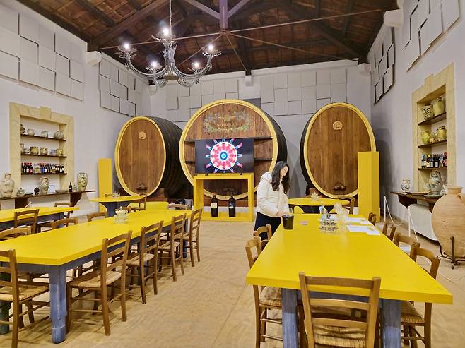 돈나푸가타 마르살라 와이너리 테이스팅룸.