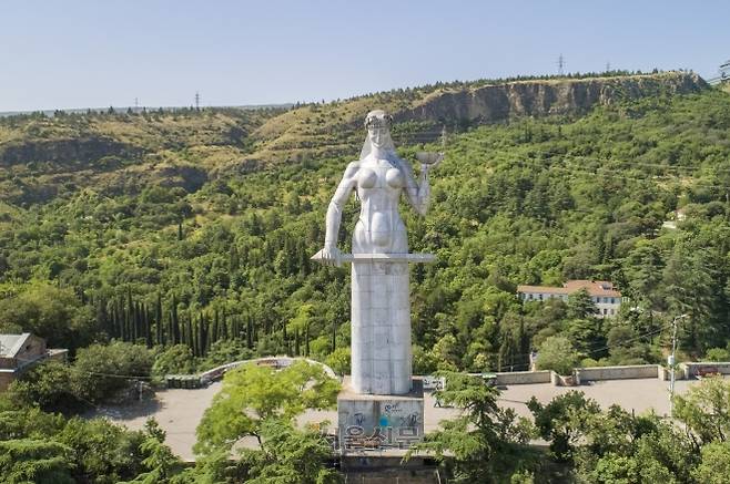 트빌리시를 상징하는 ‘조지아의 어머니상’.
