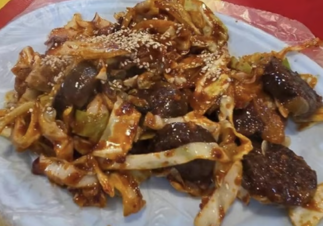 제주시 왕벚꽃 축제에서 논란이 된 순대볶음, 온라인커뮤니티