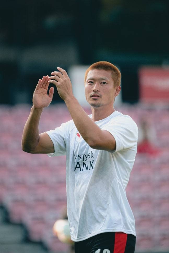 ▲ 월드컵 맹활약을 바탕으로 조규성은 유럽의 관심을 받게 됐고, 그 결과 2023-24시즌을 앞두고 미트윌란으로 전격 이적했다. 조규성은 미트윌란 입단 첫 시즌부터 완벽히 주전을 꿰찼다. 모든 대회 35경기에 출전해 13골과 4도움을 기록했다. 다만 성공적인 1년차 이후 수술 합병증으로 오래 쉬고 있다. ⓒ 미트윌란