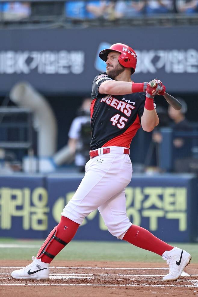 ▲ 15일 잠실 두산전에서 9회 병살타 등 득점권 찬스에서 약한 모습을 보인 패트릭 위즈덤 ⓒKIA타이거즈