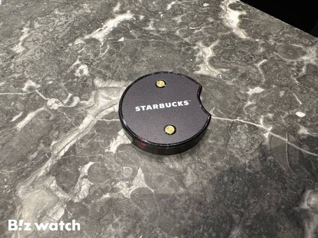 스타벅스 여의도역R점에서 운영 중인 진동벨 / 사진=정혜인 기자 hij@ 