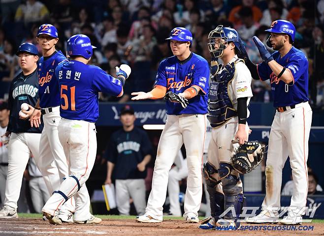 15일 창원NC파크에서 열린 NC와 한화의 경기. 9회 3점 홈런을 날린 한화 문현빈. 창원=송정헌 기자songs@sportschosun.com/2025.08.15/