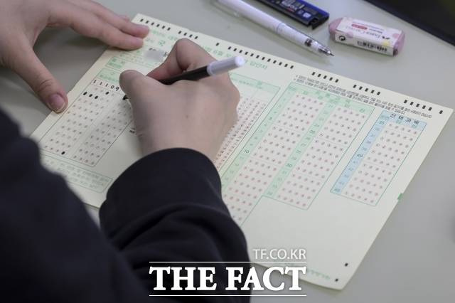 2026학년도 대학수학능력시험 접수기간은 오는 21일부터 내달 5일까지다. 사진은 서울의 한 고등학교./더팩트 DB