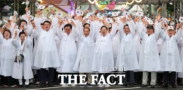 '2025 대전 0시 축제' 8일 차인 지난 15일 광복퍼레이드가 진행되고 있는 모습 /대전시