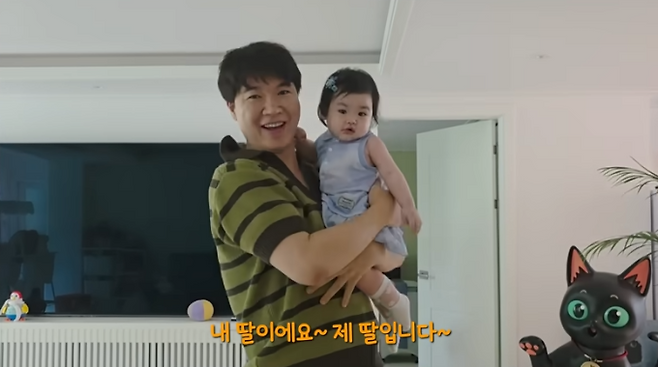 박수홍♥김다예 딸 재이, 네발 걷기 첫 성공 (출처: 유튜브 채널 '박수홍 행복해다홍' 영상 캡쳐)