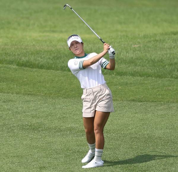 김아림, 홍정민, 안나린, 박지영, 이예원, 박현경, 방신실, 노승희, 황유민, 고지우, 이가영, 이다연, 배소현, 한진선, 유현조 프로 등이 출전하는 2025년 한국여자프로골프(KLPGA) 투어 메디힐·한국일보 챔피언십에 출전한 고지우 프로가 2라운드에서 경기하는 모습이다. 사진제공=KLPGA