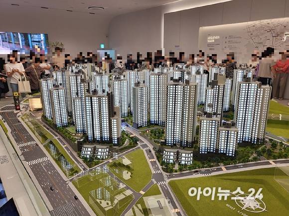 2024년 6월 28일 산성역 헤리스톤 견본주택 전경. [사진=이수현 기자]