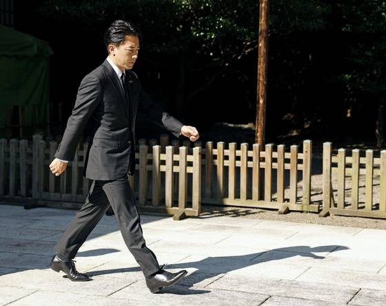 Japan's Agriculture Minister Shinjiro Koizumi visits Yasukuni Shrine honoring Japanese war dead on the 80th anniversary of Japan's surrender in World War II on Aug. 15. [YONHAP]