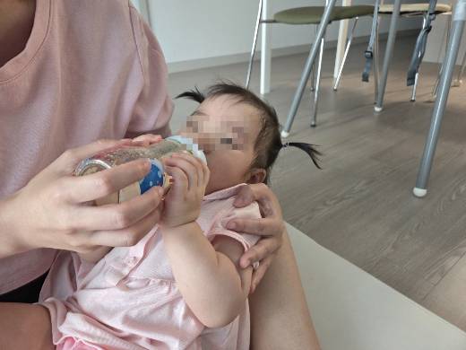 아이를 키우면서 필요한 소모품 중, 분유는 가장 대체가 어렵다. 옷이나 잠자리와 달리 약간의 변화만 줘도 아이의 일상이 뒤틀릴 수 있어서다. 아이가 분유를 무사히 먹고 배가 불러야 가정에 평화가 찾아온다. /사진=최우영 기자