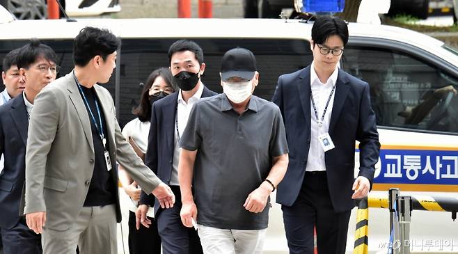 9명을 사망에 이르게 한 '시청역 역주행 참사' 가해 차량 운전자 차 모(68)씨에 대한 영장실질심사(구속전 피의자 심문)이 30일 서울 서초구 서초동 서울중앙지방법원에서 진행됐다.  차 씨는 지난 1일 밤 9시30분쯤 서울 중구 시청역 인근에서 차량을 몰다가 역주행한 뒤 인도로 돌진, 9명의 사망자와 7명의 부상자를 발생시켜 교통사고처리특례법위반(치사) 등 적용 혐의를 받고 있다. /사진=임한별(머니S)