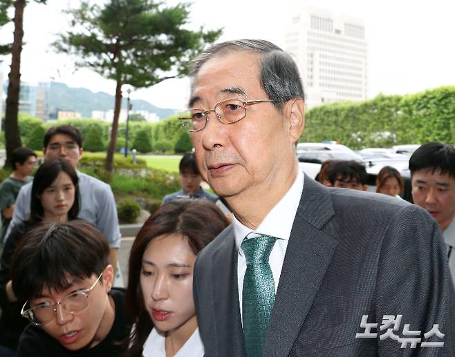 한덕수 전 국무총리가 서울 서초구 서울고검에 마련된 내란특검 사무실로 출석하고 있다. 황진환 기자