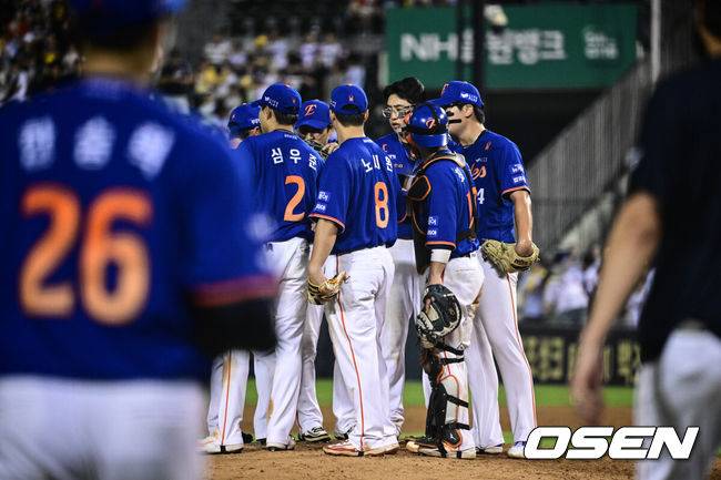 [OSEN=조은정 기자] 한화 선수들이 승리를 기뻐하고 있다. 2025.08.10 /cej@osen.co.kr