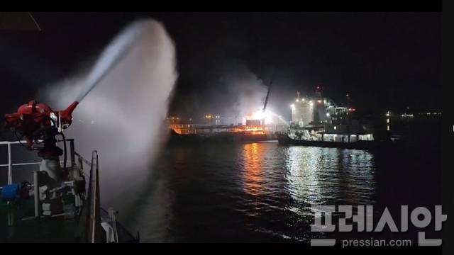 ▲여수서 대형 석유제품운반선 화재 현장. 2025.8.16.ⓒ여수해경