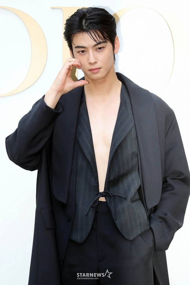 배우 차은우가 2024년 5월 29일 오후 서울 성수동 디올에서 열린 포토콜 행사에 도착하고 있다. 2024.05.29 /사진=임성균